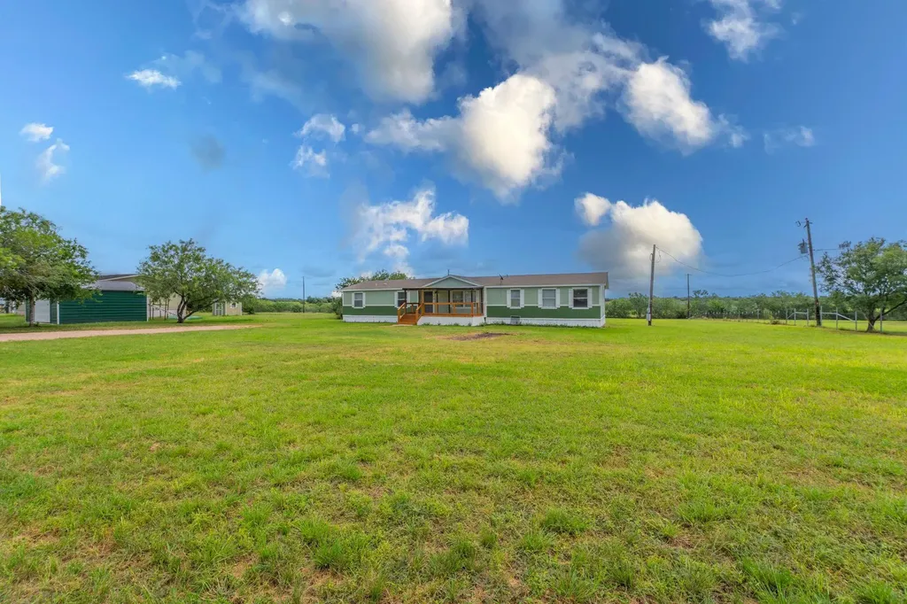160 Indian Trail Lockhart TX 78644