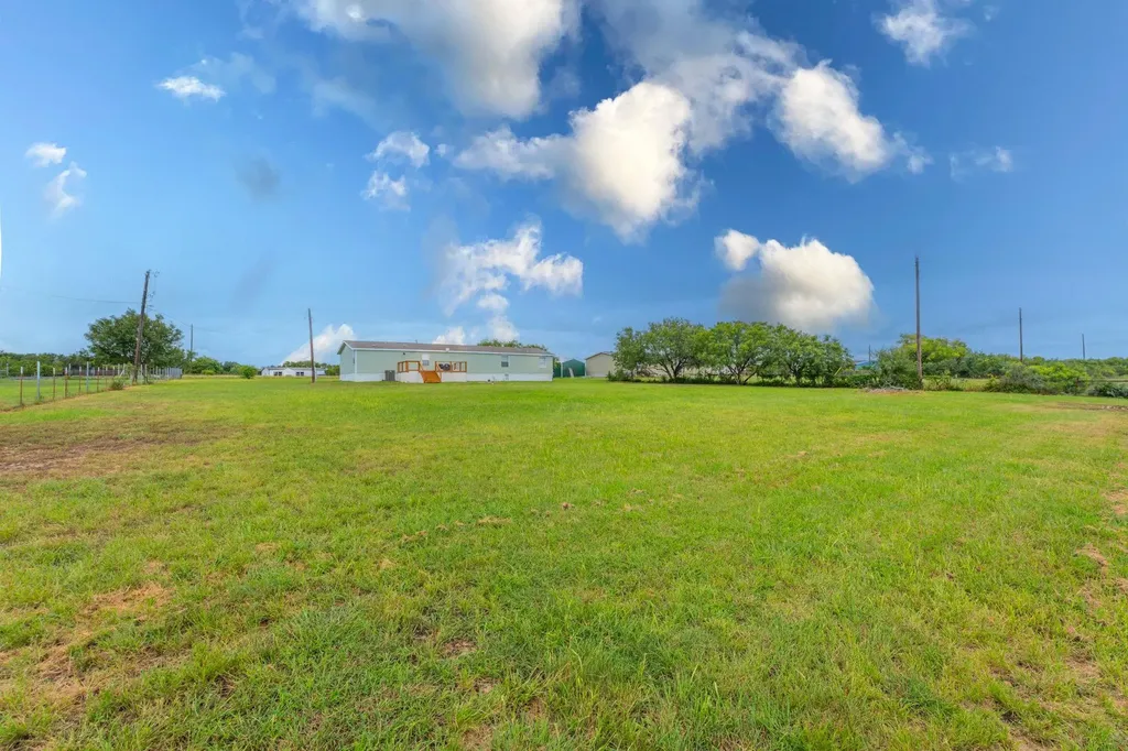160 Indian Trail Lockhart TX 78644