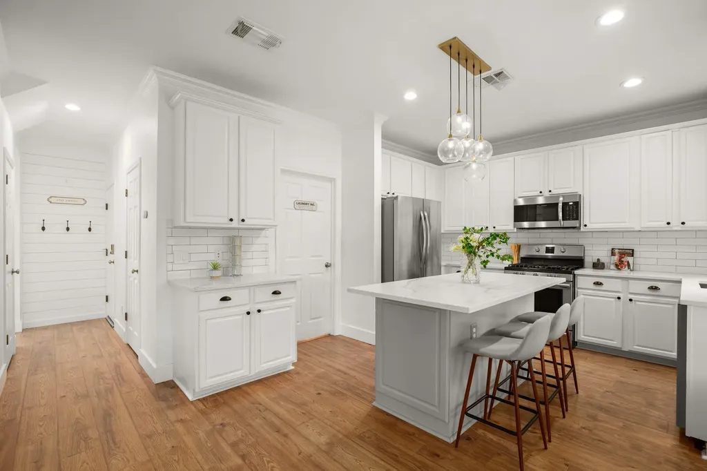 2933 Fleet Drive Austin TX 78748