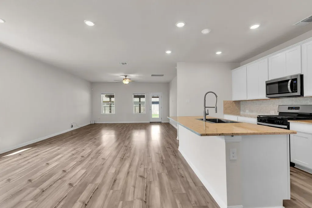 104 Javans Nest Cedar Creek TX 78612