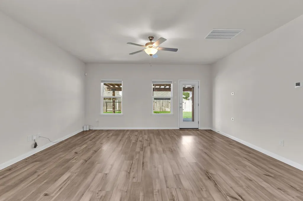 104 Javans Nest Cedar Creek TX 78612