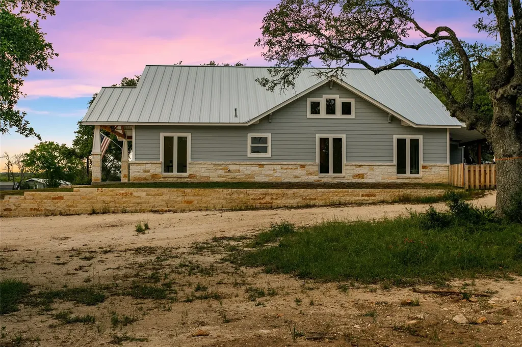1312 Greenlawn Parkway Blanco TX 78606