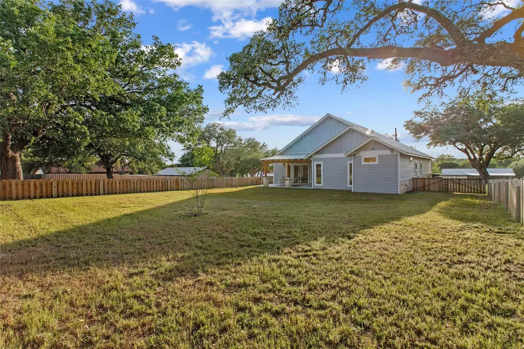 1312 Greenlawn Parkway Blanco TX 78606