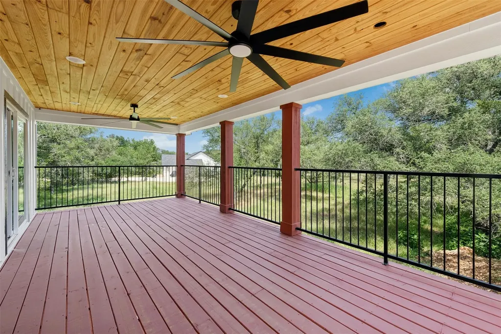 3705 Callihan Road Luling TX 78648