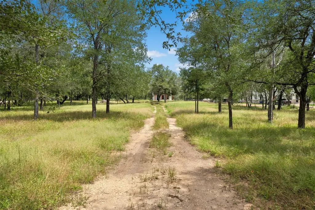 3705 Callihan Road Luling TX 78648