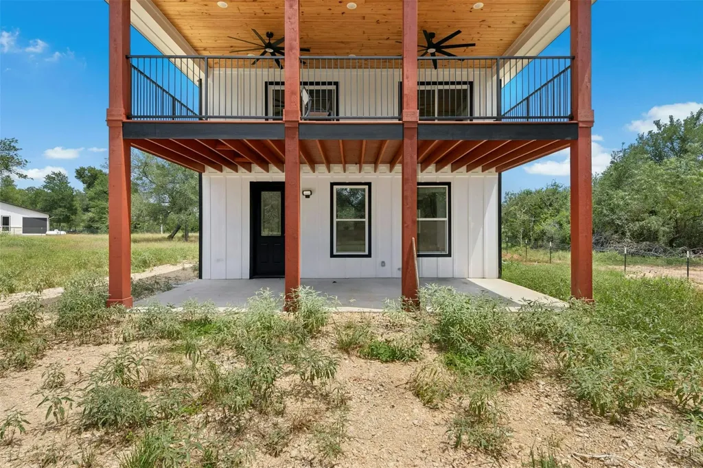 3705 Callihan Road Luling TX 78648