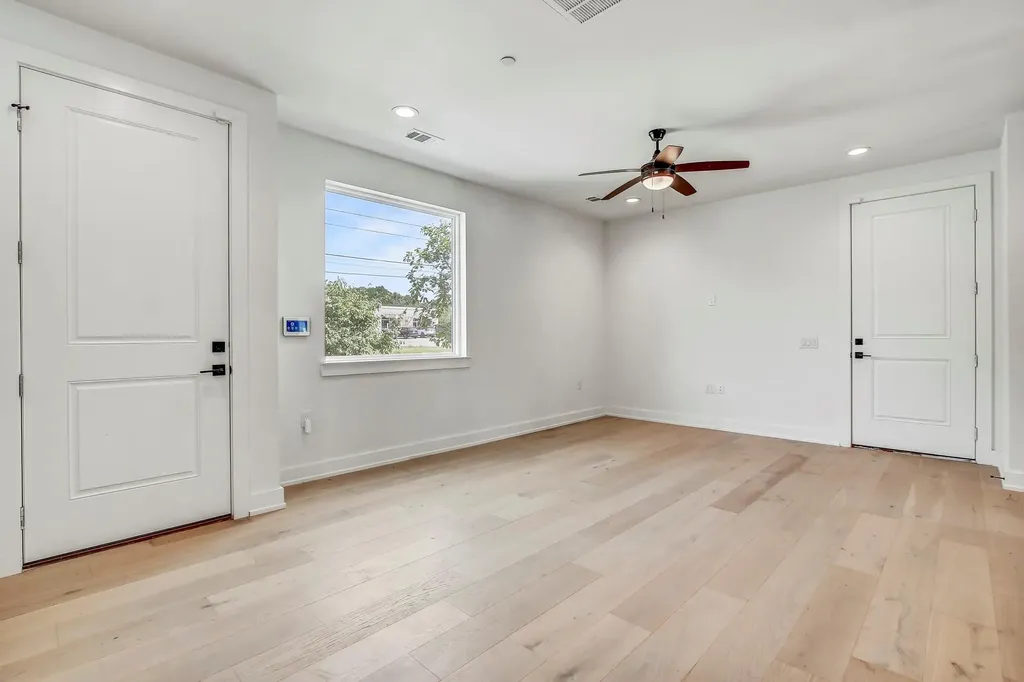 4127 E 12th Street Austin TX 78721
