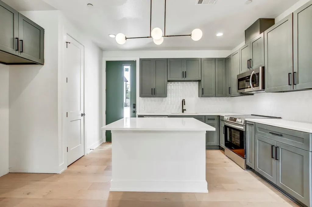 4127 E 12th Street Austin TX 78721
