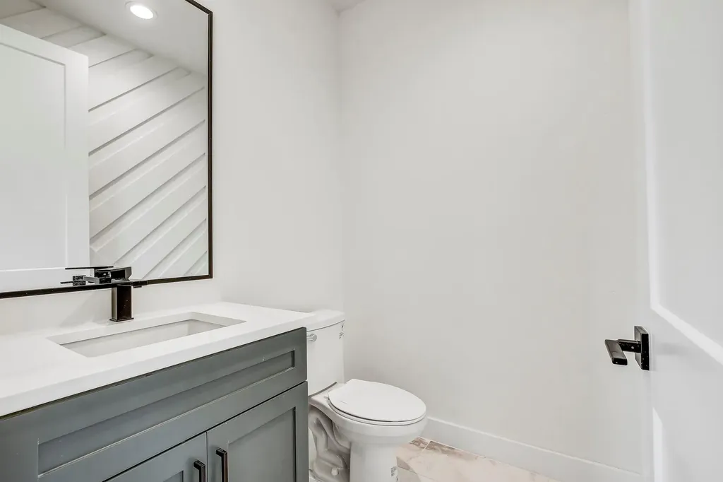 4127 E 12th Street Austin TX 78721