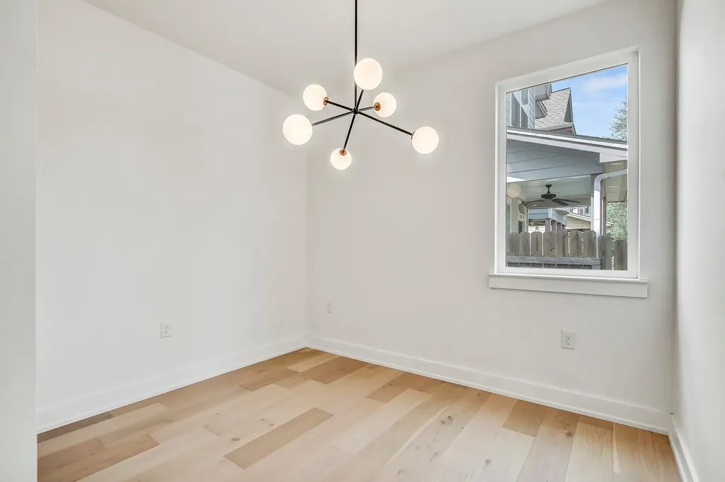 4127 E 12th Street Austin TX 78721