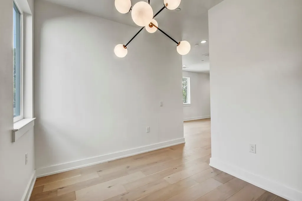 4127 E 12th Street Austin TX 78721