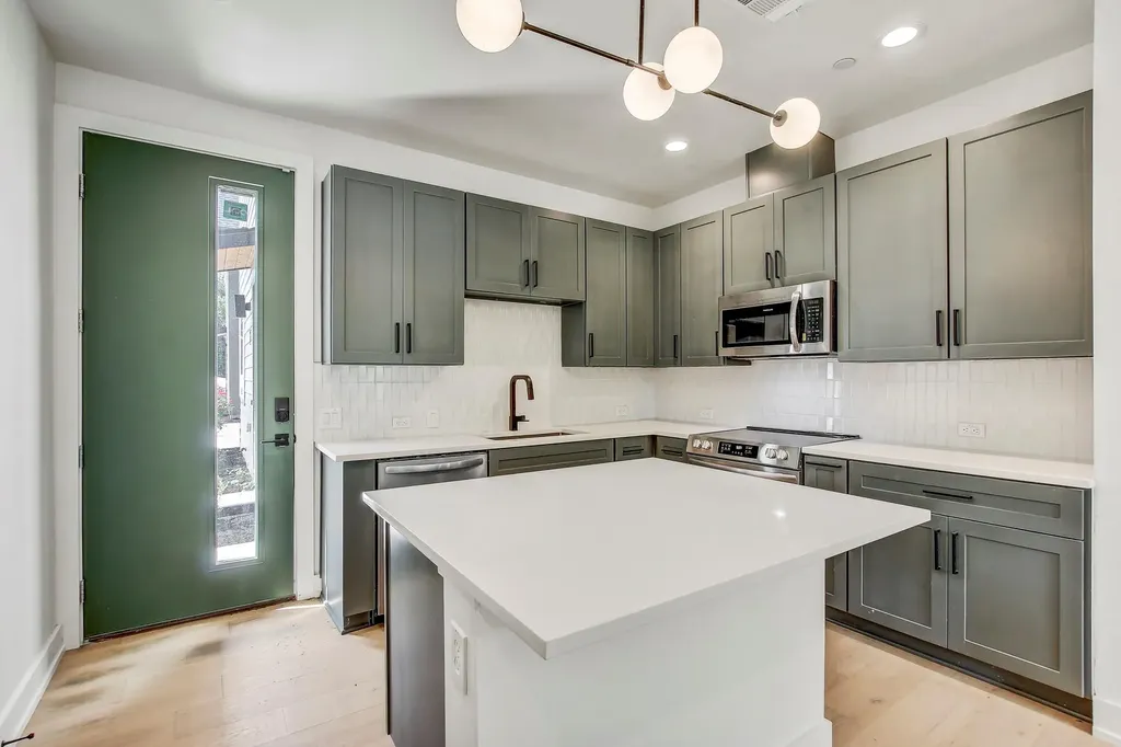 4127 E 12th Street Austin TX 78721