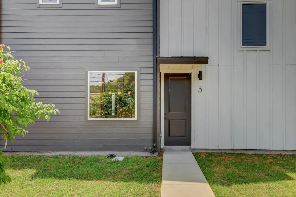 4127 E 12th Street Austin TX 78721