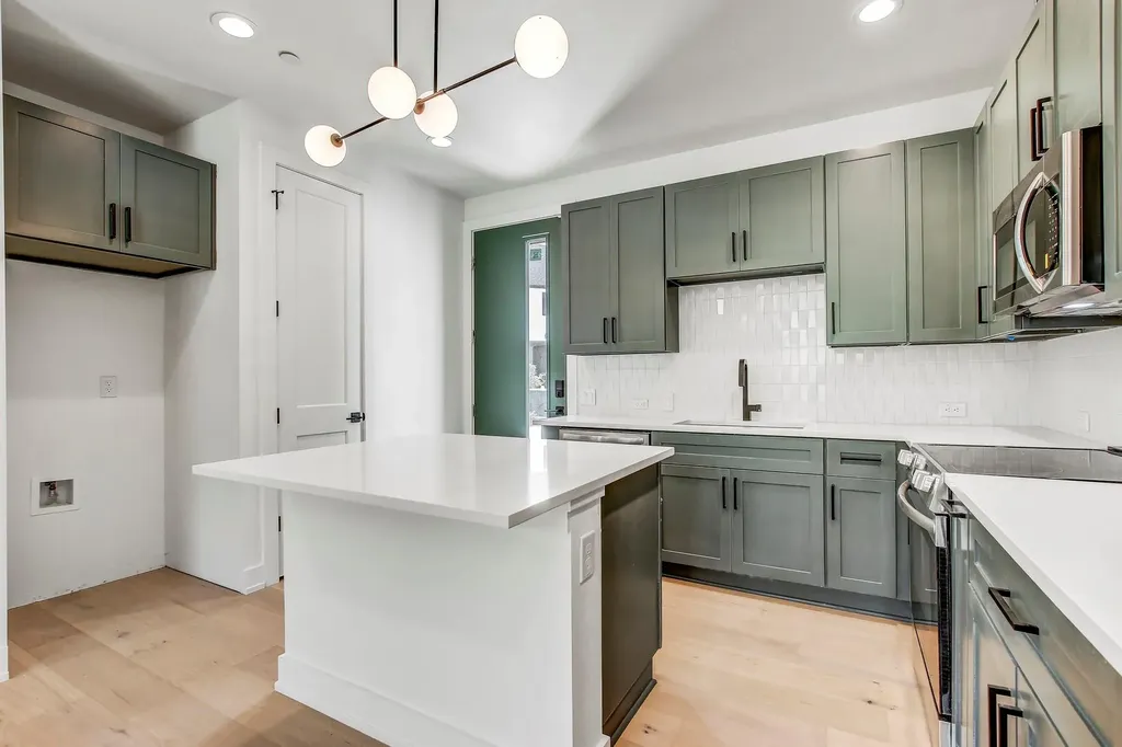 4127 E 12th Street Austin TX 78721