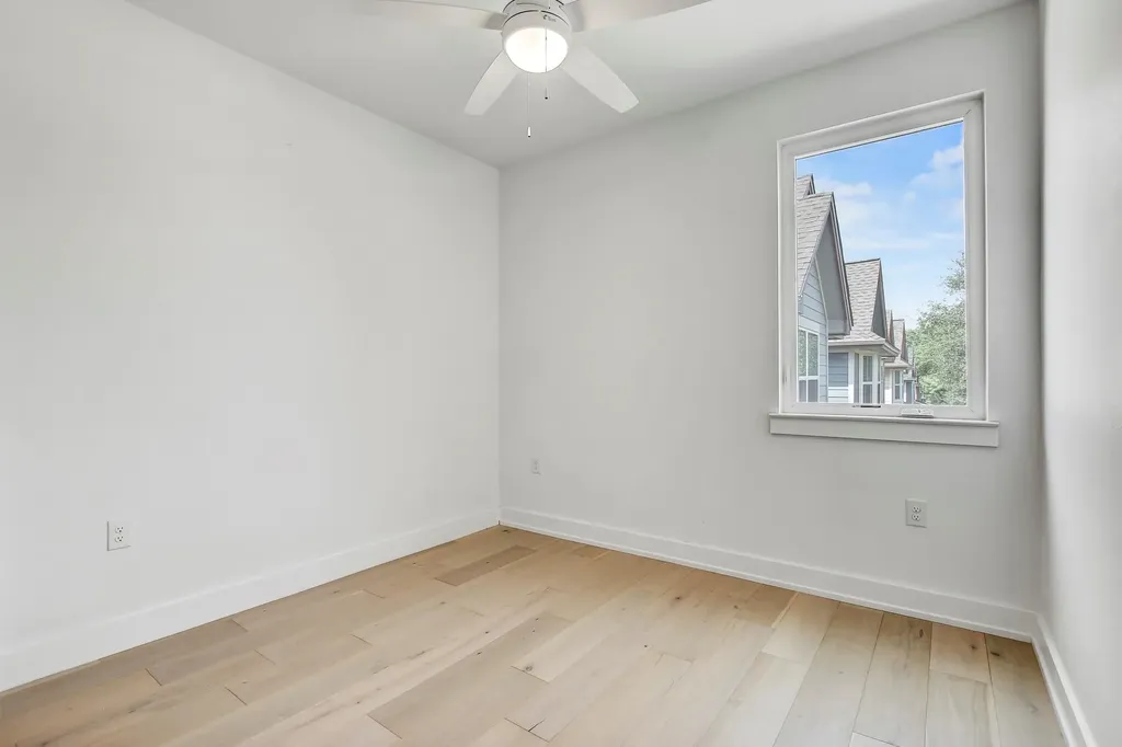 4127 E 12th Street Austin TX 78721