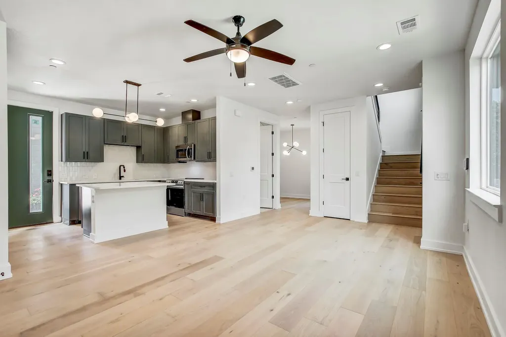 4127 E 12th Street Austin TX 78721