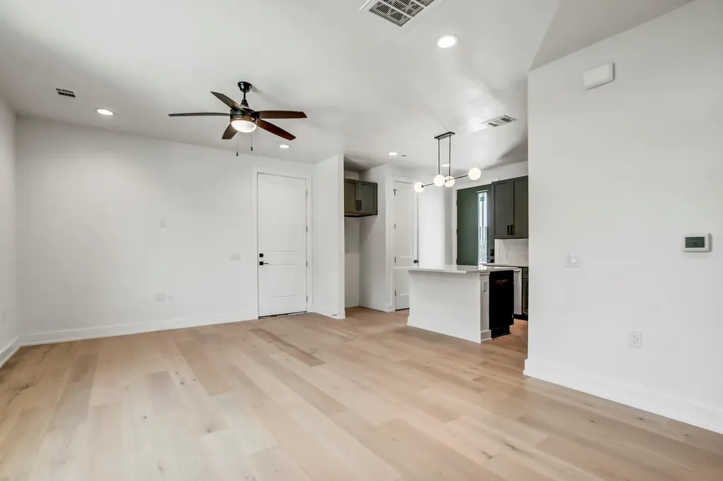 4127 E 12th Street Austin TX 78721