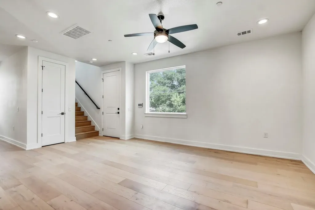 4127 E 12th Street Austin TX 78721