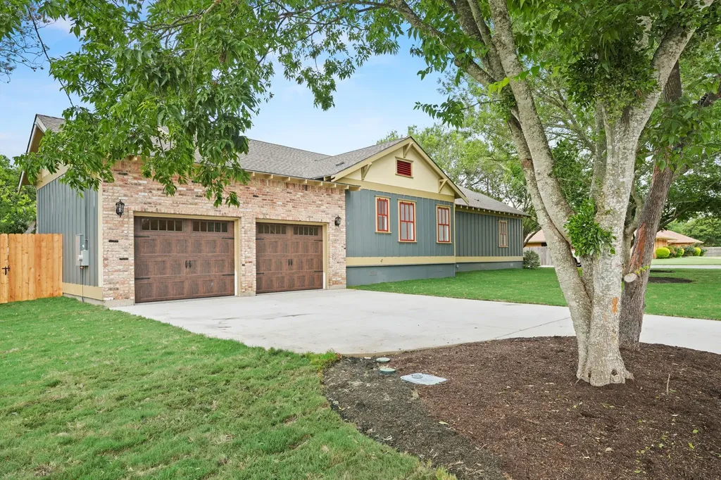 608 Cibilo Street Lockhart TX 78644