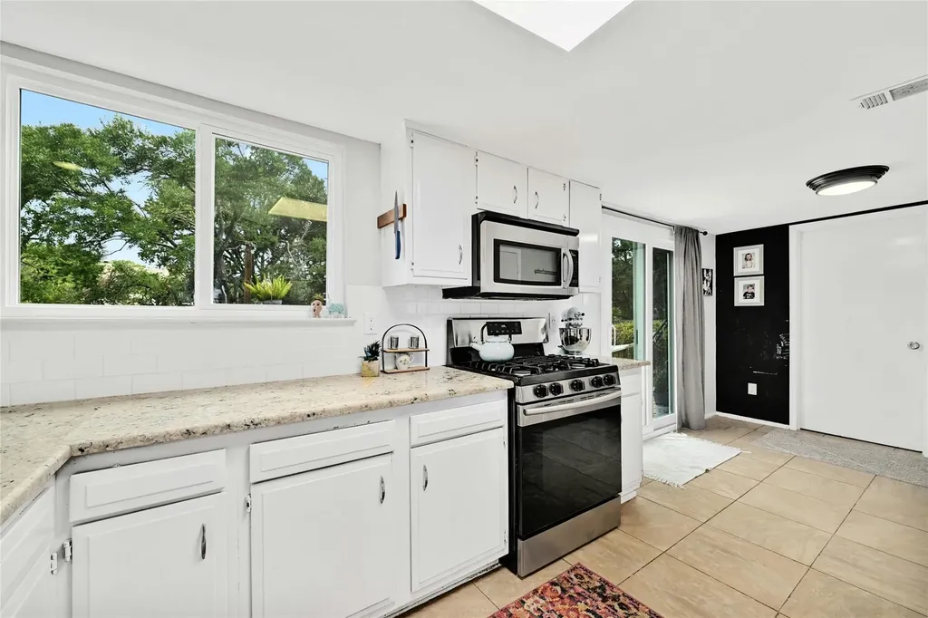 8406 Hanbridge Lane Austin TX 78736