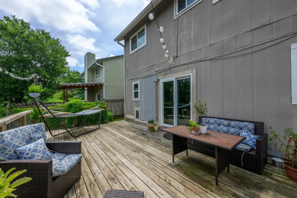 8406 Hanbridge Lane Austin TX 78736