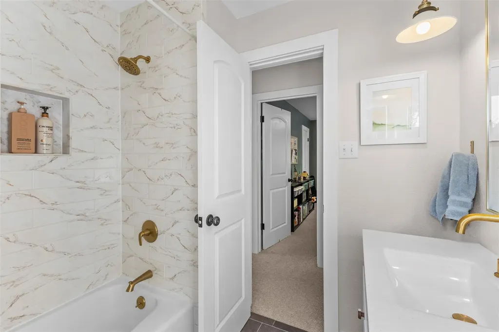 11002 Hillside Oak Lane Austin TX 78750