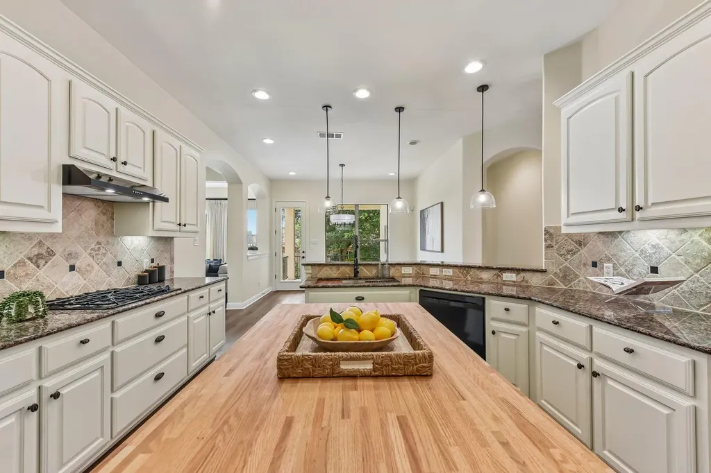 11213 Woodland Hills Trail Austin TX 78732