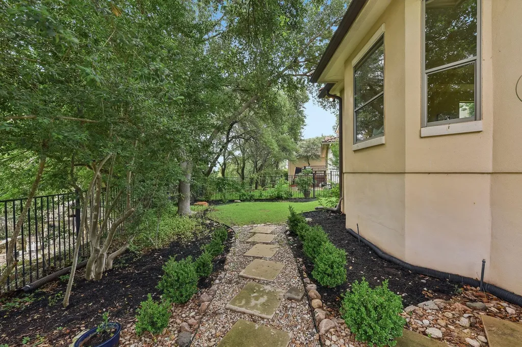 11213 Woodland Hills Trail Austin TX 78732