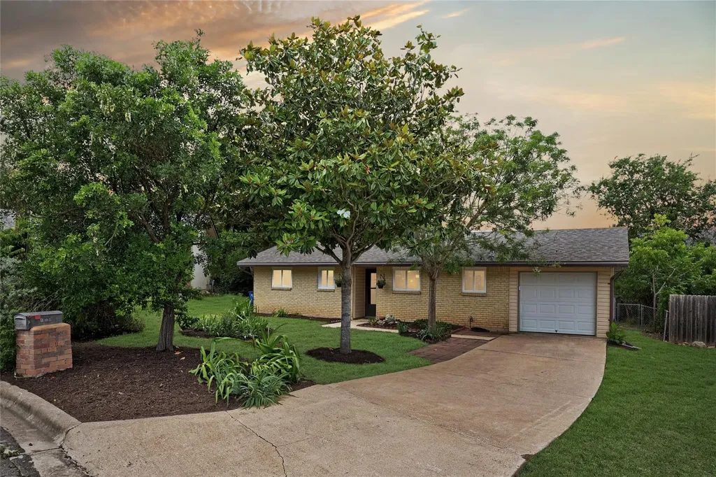 8204 Kellog Court Austin TX 78745