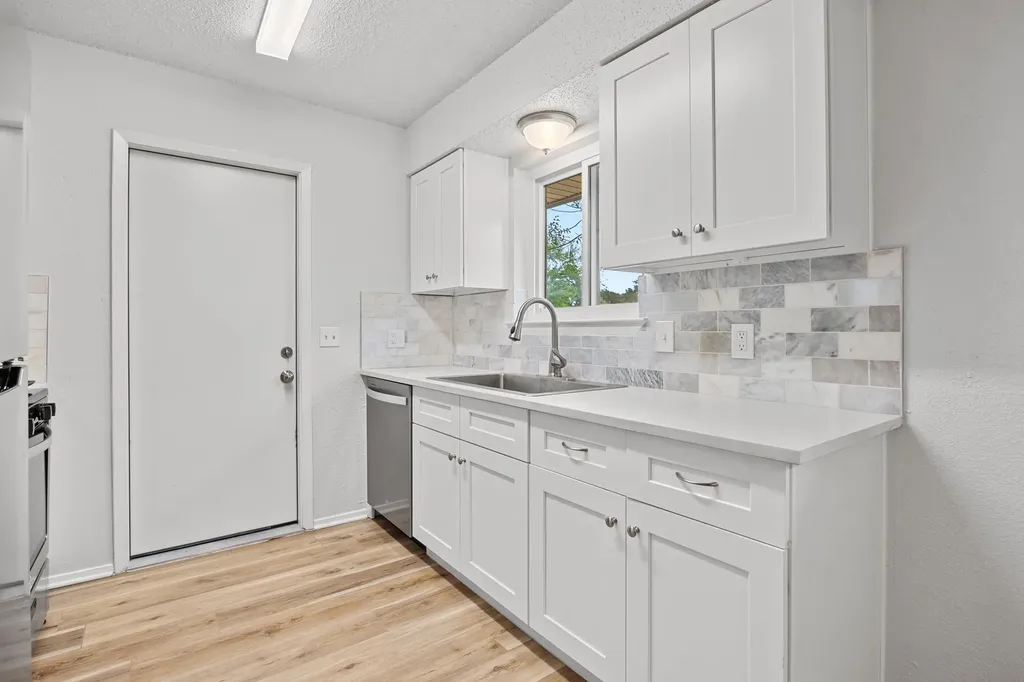 8204 Kellog Court Austin TX 78745