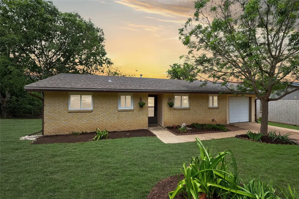 8204 Kellog Court Austin TX 78745