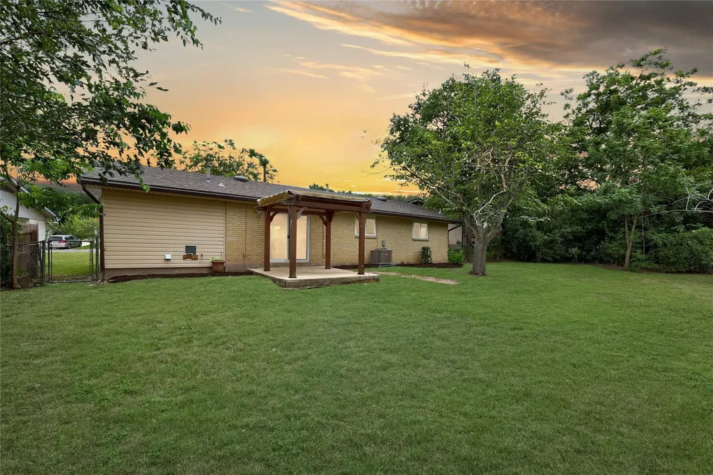8204 Kellog Court Austin TX 78745