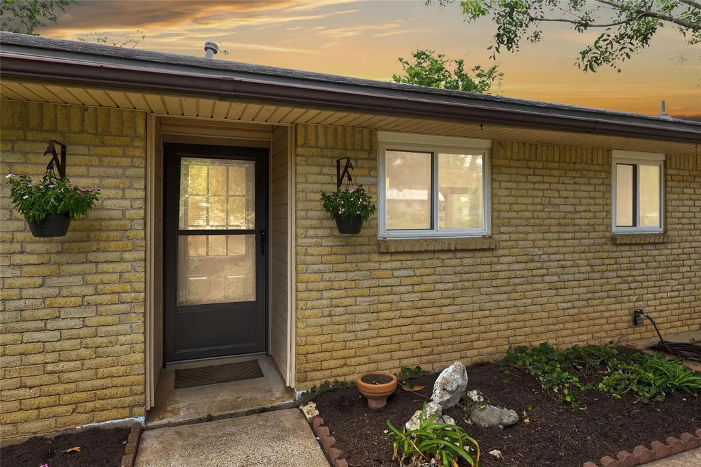 8204 Kellog Court Austin TX 78745