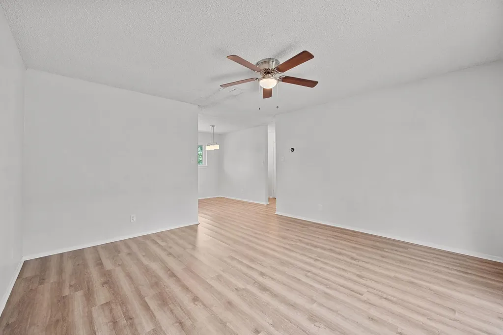 8204 Kellog Court Austin TX 78745