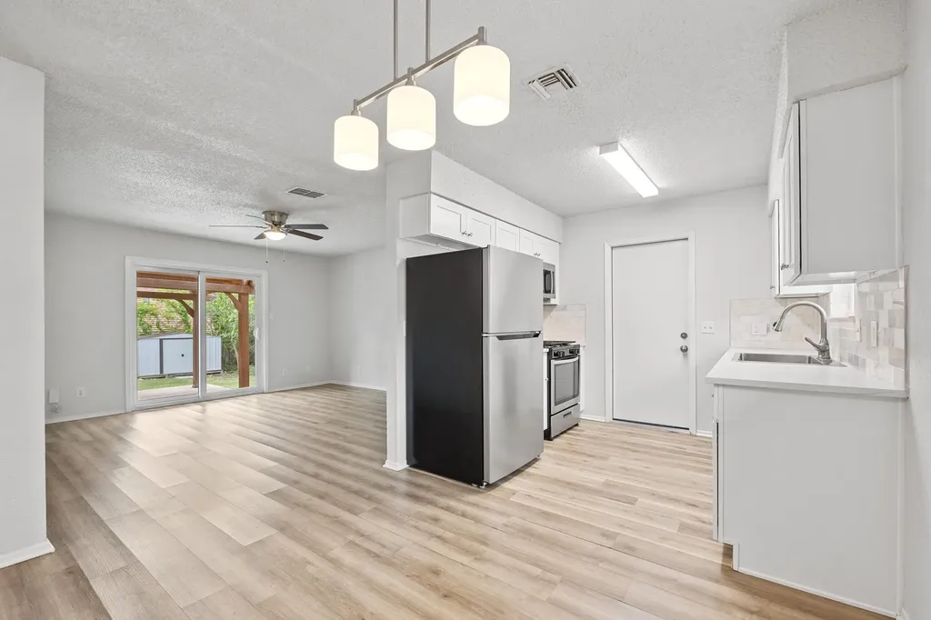 8204 Kellog Court Austin TX 78745