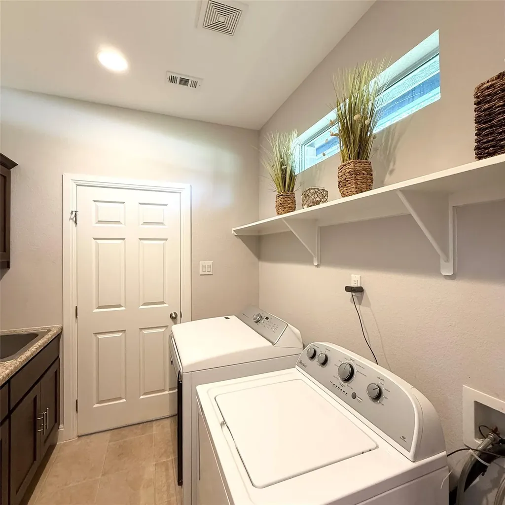 1902 Rowe Loop Pflugerville TX 78660