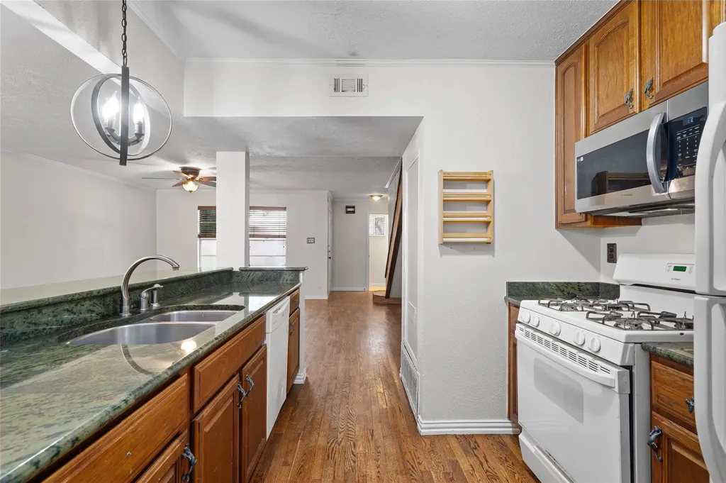 806 Castle Ridge Road Austin TX 78746