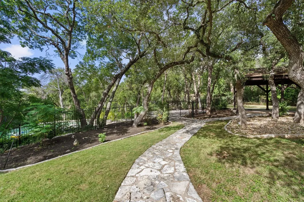 106 Sendera Bonita Austin TX 78734