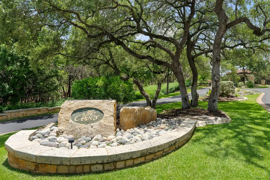 906 Moonlight Bay Drive Spicewood TX 78669