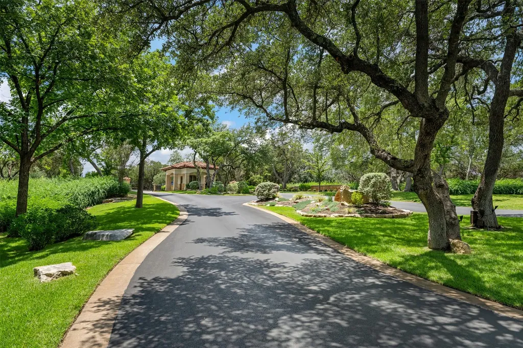 906 Moonlight Bay Drive Spicewood TX 78669