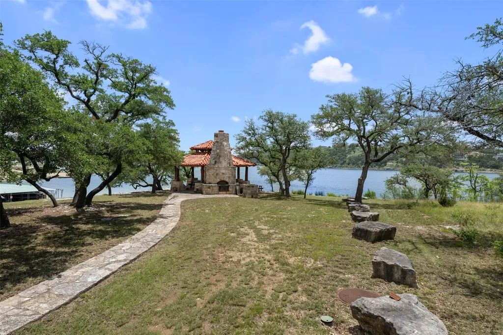 906 Moonlight Bay Drive Spicewood TX 78669