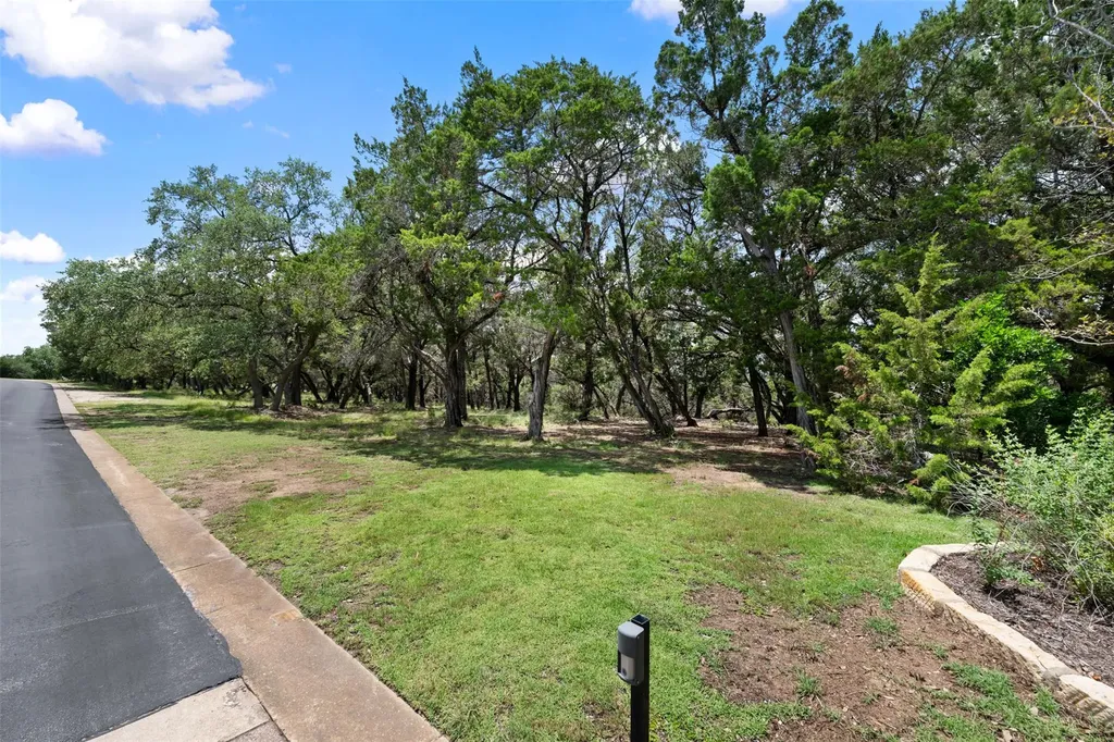 906 Moonlight Bay Drive Spicewood TX 78669
