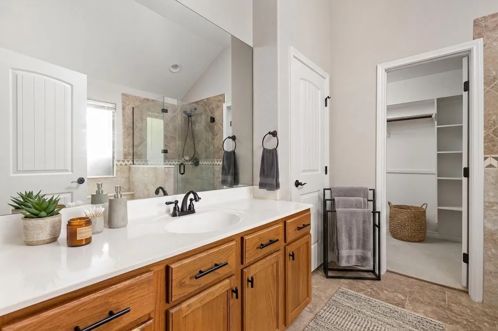 10025 Janet Loop Dripping Springs TX 78620