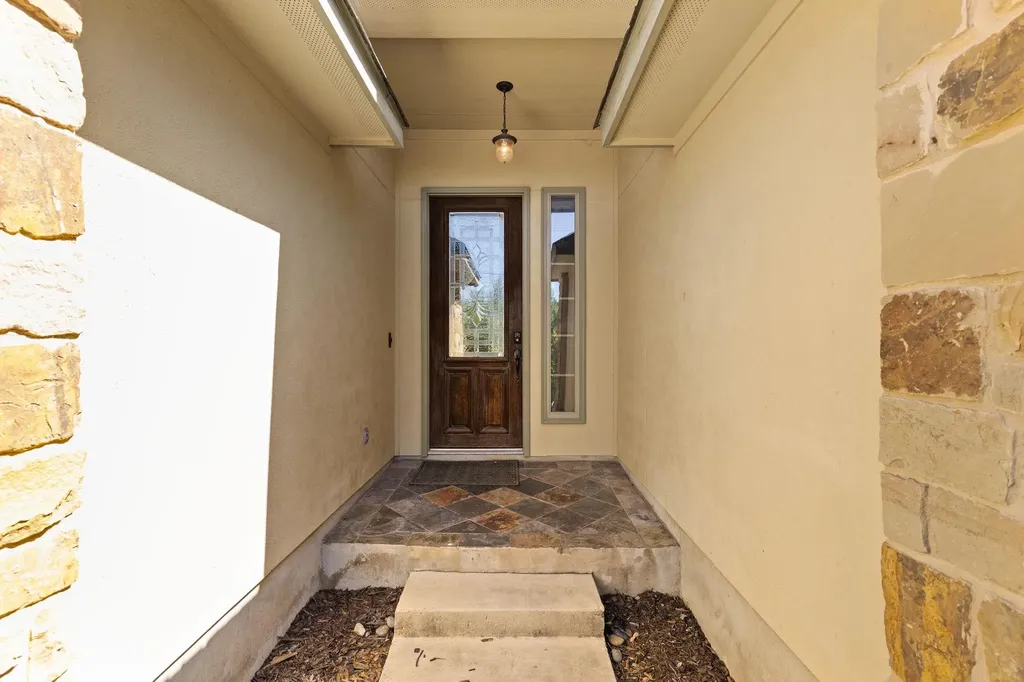10025 Janet Loop Dripping Springs TX 78620
