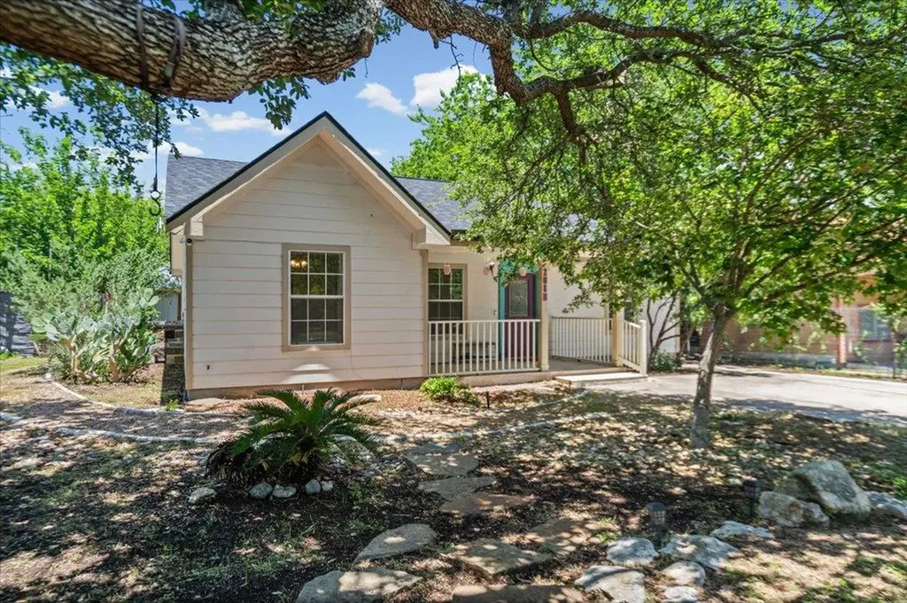208 W North Street Kyle TX 78640