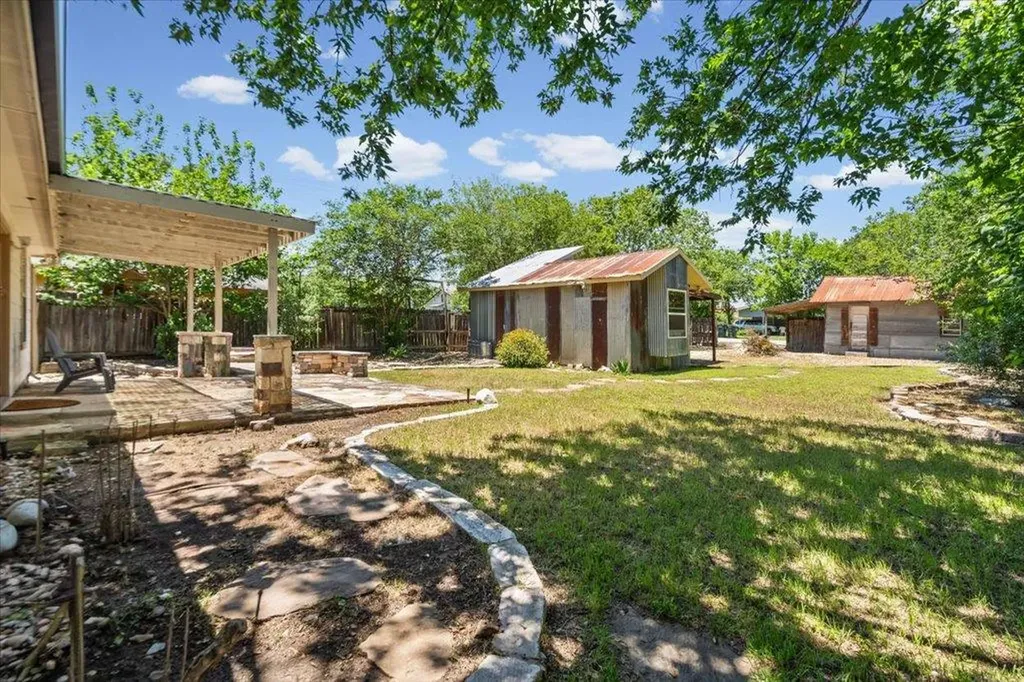 208 W North Street Kyle TX 78640