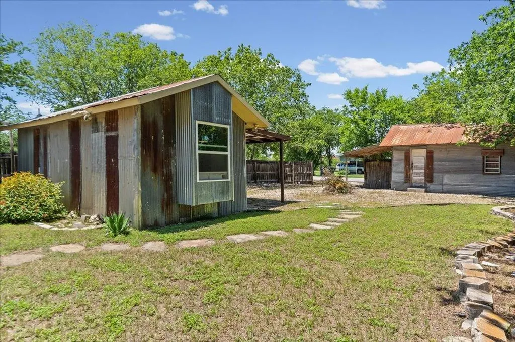 208 W North Street Kyle TX 78640