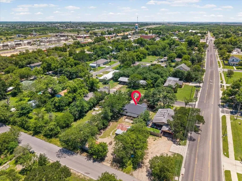 208 W North Street Kyle TX 78640