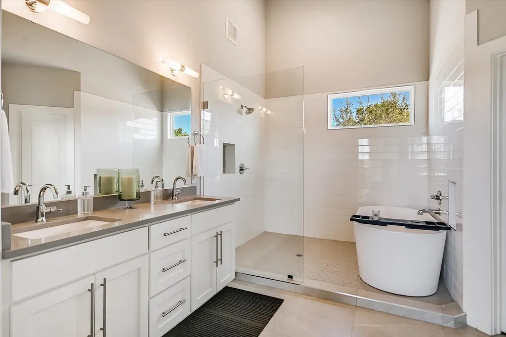 1005 Larkhall Drive Spicewood TX 78669