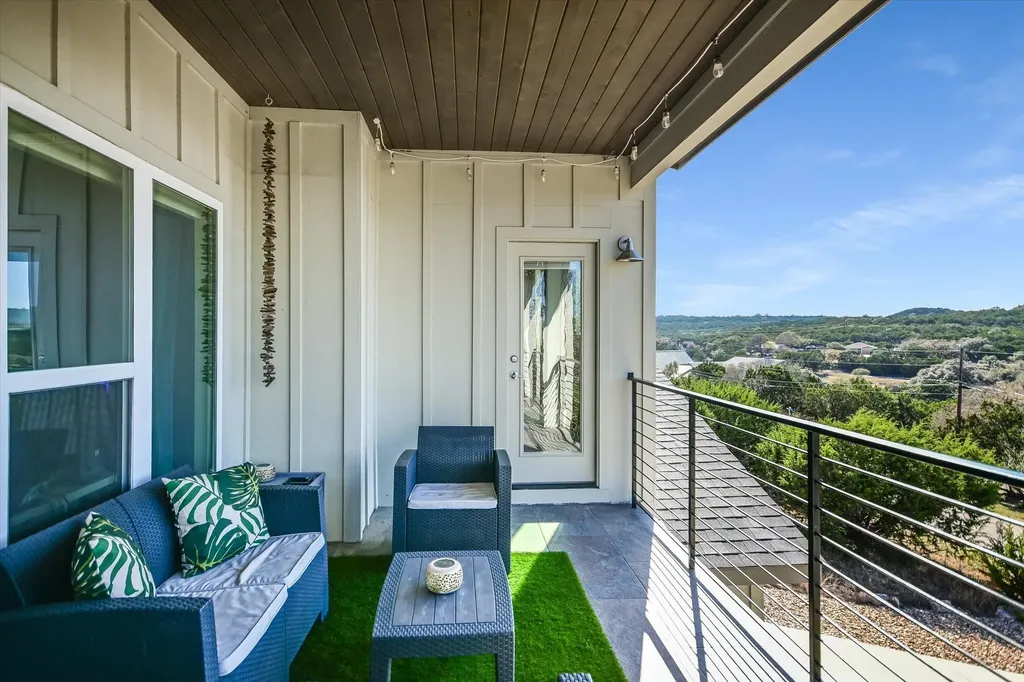 1005 Larkhall Drive Spicewood TX 78669